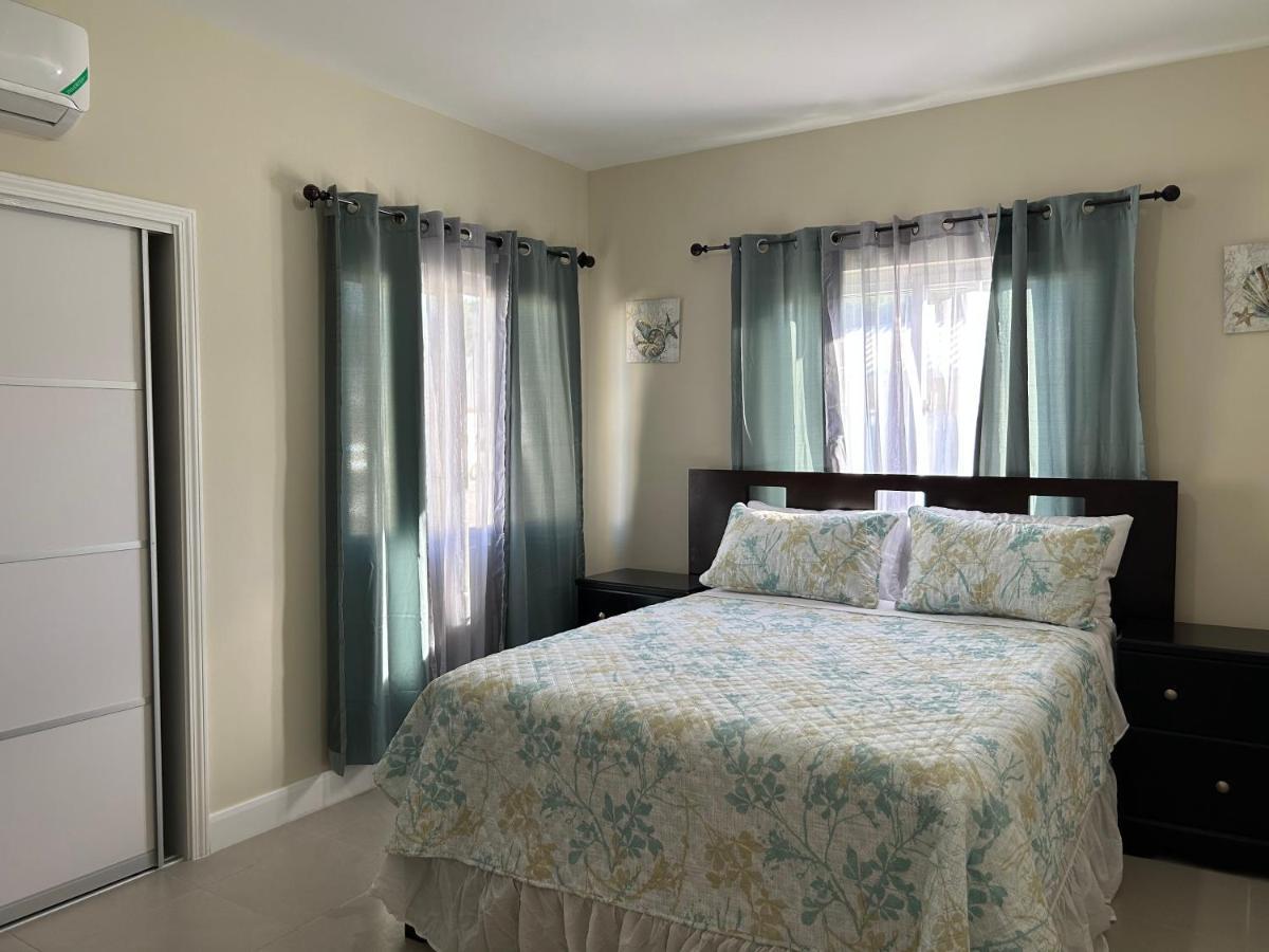 Seamist Villa @Oceanpointe Lucea Comfy 2Br W/Pool Gym & Parking Ngoại thất bức ảnh