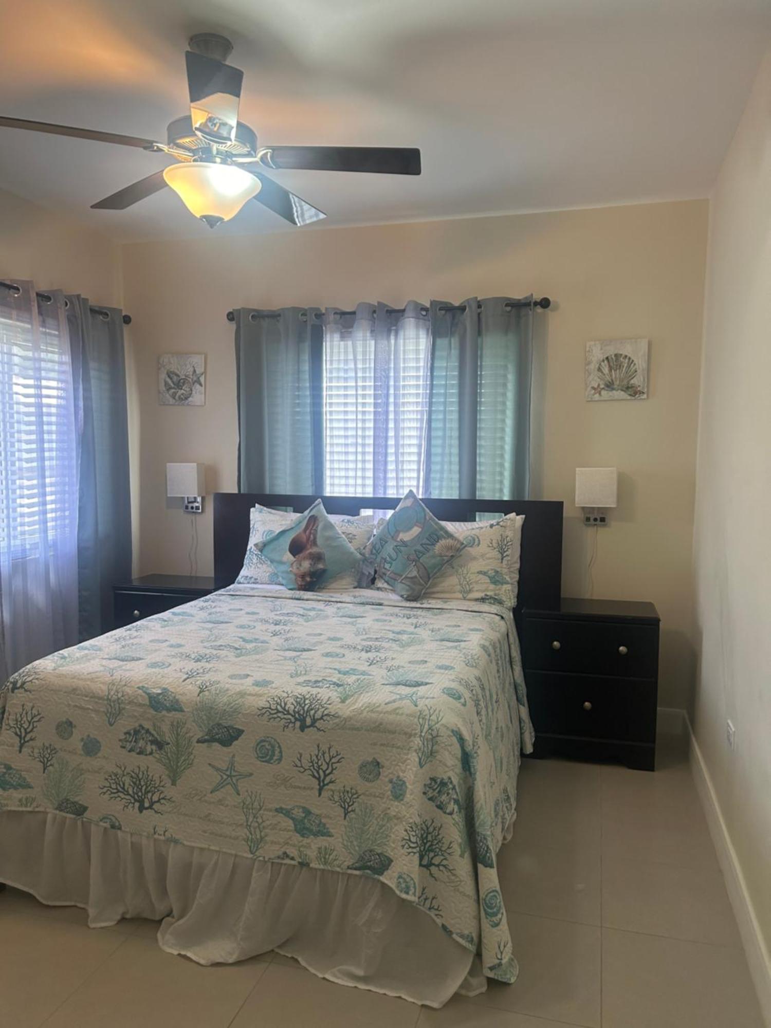Seamist Villa @Oceanpointe Lucea Comfy 2Br W/Pool Gym & Parking Ngoại thất bức ảnh